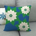 Blauer Leinenkissenbezug mit Blumenmuster auf grauem Sofa zur Heimdekoration - Dunkelblau Frischer Blumenstil