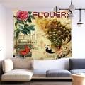 Dettaglio di un arazzo vintage con fiori e pavone in un soggiorno di design moderno - 100x70cm / Stile Collage Pavone Rosa (Pattern 3)