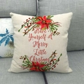 Détail d'une housse de coussin de Noël avec couronne et lettrage festif sur lin - Style de Salutation en Écriture Rouge (5) / 45x45cm
