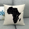 Detail van linnen kussensloop met zwarte Afrika kaartafdruk op beige getextureerde stof - Zwarte Omtrek Granulaire Textuur Kaart Stijl (7) / 45*45cm (Alleen Hoes)