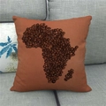 Detail van linnen kussen met Afrika-kaart van koffiebonen op een grijze stoffen bank - Koffieboon Elementen Creatieve Kaart Stijl (9) / 45*45cm (Alleen Hoes)