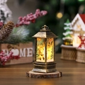 Dettaglio lanterna di Natale vintage in bronzo con luce LED calda e decoro Babbo Natale - Oro Spazzolato Babbo Natale