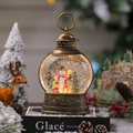 Dettaglio della lanterna di Natale vintage con pupazzo di neve e calda luce a LED - Pupazzo di neve