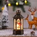 Détail d'une lanterne de Noël en bronze avec lumière LED chaude et décor de bonhomme - Hexagonal Rotatif Bonhomme de Neige