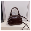 Borsa bowling vintage marrone scuro in pelle lucida con dettagli in metallo argento - Stile Semplice / caffè