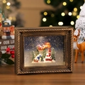Cornice natalizia luminosa con slitta di Babbo Natale, scena innevata e rilievi dorati - Stile Albero di Natale e Slitta