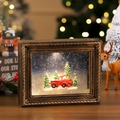 Dettaglio cornice natalizia vintage con scena 3D illuminata e neve scintillante - Stile Auto d'Epoca Rossa