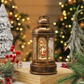 Details einer Vintage-Weihnachtslaterne aus Bronze mit Weihnachtsmann und Schneekugel - Laternen-Weihnachtsmann (Nicht rotierend)