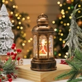 Detail einer Vintage-Weihnachtslaterne mit Weihnachtsmann und wirbelndem Glitzerschnee innen - Rucksack-Weihnachtsmann (Nicht rotierend)