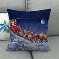 Dettaglio federa in lino natalizia con slitta di Babbo Natale su divano grigio decorativo - Stile Slitta di Babbo Natale di Mezzanotte (2)
