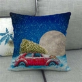 Detail van linnen kussenhoes met vintage rode auto en een versierde kerstboom - Rode Vintage Auto Maannacht (14)
