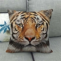 Kissenbezug aus Leinen mit realistischem Tigergesicht-Druck auf grauem Sofa - Hochauflösender Realistischer Tiger (4)