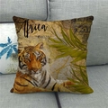 Detail van linnen kussenhoes met tijger, palmbladeren en vintage kaart van Afrika - Vintage Tijgerkaart
