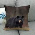 Dettaglio di federa in lino con fotografia naturalistica di orso nero ad alta definizione - Orso Nero nell'Erba (4)