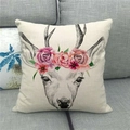 Nahaufnahme Kissenbezug aus Leinen mit handgemaltem Aquarell-Hirsch und Blumenkranz - Hirsch mit Blumenkranz (5)