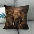 Federa in lino con ritratto di elefante africano su divano grigio in stile vintage - Testa di elefante africano realistica sfondo vintage (1)