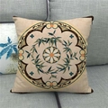 Dettaglio della federa per cuscino in lino con motivo geometrico bohémien - Stile Mandala Teal Marrone