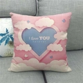 Détail d'une taie d'oreiller en lin avec motif cœur rose et texte I Love You sur canapé - 45x45cm / Style Cœur Rose Violet (2)