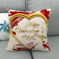 Gros plan d'une taie d'oreiller en lin pour la Saint-Valentin avec cœur doré et texte - Bordure de Coeur Dorée (8)