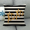 Housse de coussin en lin à rayures noires et blanches avec imprimé XOXO doré - Texte Doré XOXO Rayures Noir Blanc