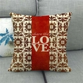 Fodera per cuscino in lino San Valentino con scritta share the LOVE su divano grigio - share the LOVE Striscia Rossa Voluta Vintage