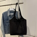 Retro schwarze Wildleder-Einkaufstasche mit Schleifen-Design und Karomuster-Futter - Schwarz
