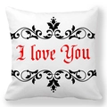Dettaglio federa in pelle di pesca con scritta I love You e motivi a vite vintage - Stile Pergamena I Love You