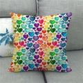 Funda de cojín de lino con corazones coloridos en sofá gris para el Día de San Valentín - Corazones en Acuarela Colorida por Todo (7)