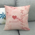 Linnen kussensloop met roze marmertextuur en rood hart met 'be loved' tekst - 45x45cm / Roze Marmer Hart Stijl