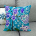 Detail der blauen Leinen-Kissenhülle zum Valentinstag mit Orchideen und Spitzenherz - Hellblaue Orchidee (1)