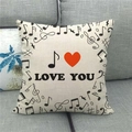 Nahaufnahme von Love You Musikmuster-Druck auf beigefarbenem Leinentextur-Kissenbezug - Schwarze Musiknote LOVE YOU (4)