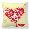 Detail van perzikhuid kussensloop met rood bloemenhart patroon en Love belettering - Bloemen Rood Hart Stijl (4)