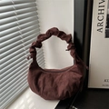 Sac hobo vintage en daim chocolat avec anse plissée et forme en demi-lune - café