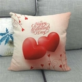 Nahaufnahme der Leinen-Kissenhülle zum Valentinstag mit roten Herzen und Aufschrift - Zwei Stereoskopische Rote Herzen Stil (3)