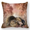Vue détaillée d'un coussin carré avec des lapins endormis et un motif de fleurs de forêt - Deux Lapins se Blottissant pour Dormir (12)