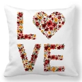 Détail de la taie d'oreiller peau de pêche avec lettres LOVE et motif floral en coeur - Floral Rouge Jaune Orange LOVE (3)