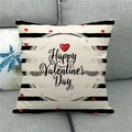Dettaglio federa Happy Valentine's Day con cuori rossi e strisce nere su lino grezzo - Happy Valentine's Day Strisce (2)