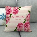 Detalle de funda de cojín de lino para San Valentín con rosas rosas y texto artístico - Deseos Florales de San Valentín (2)