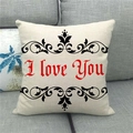 Linnen kussensloop met rode I Love You tekst en zwarte krulpatronen op een bank - Rood-Zwart Frame I Love You Stijl (1)