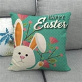 Linnen Pasen kussenhoes met wit konijn en Happy Easter tekst op een grijze bank - Cyaan basis wit konijn met bloemen