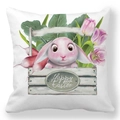 Dettaglio del coniglietto di Pasqua in cassa con tulipani su federa in pelle di pesca bianca - Coniglio Rosa nel Cesto di Legno (4)
