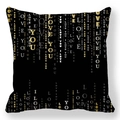Détail d'une taie d'oreiller noire avec texte I LOVE YOU doré et blanc imprimé verticalement - Texte Vertical (15) / 45x45cm