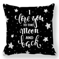 Détail d'une taie d'oreiller noire carrée avec étoiles blanches et texte d'amour - Texte Étoile Noir Blanc (22) / 45x45cm