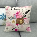 Dettaglio federa in lino con illustrazione di gatto e scritta I love you sul divano - Stile Illustrazione Gatto Rosa Caldo