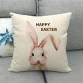 Detalle de funda de almohada de lino Happy Easter con conejo acuarela en sofá gris - Felices Pascuas Lindo Conejito Rosa