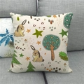 Detalle de la textura de lino y la ilustración del conejo en la funda de cojín cuadrada - 45x45 cm / Blanco Roto Conejo del Bosque (2)
