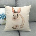 Oster-Kissenbezug aus Leinen mit Aquarell-Hasen-Illustration auf grauem Sofa - Realistische Aquarell-Hasen-Illustration (20)