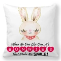 Housse de coussin en peau de pêche pour Pâques avec motif lapin et texte souriant - Lapin de Dessin Animé avec Écharpe à Pois (39)