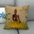 Détail de la housse de coussin en lin avec Bouddha et lotus sur un canapé gris - Bouddha Brun avec Lotus Jaune Design Joy (6)