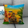 Détail de la housse de coussin carrée avec motif bouddha zen et paysage de montagne - Bouddha Zen avec Montagnes et Palmiers Style Paysage (12)